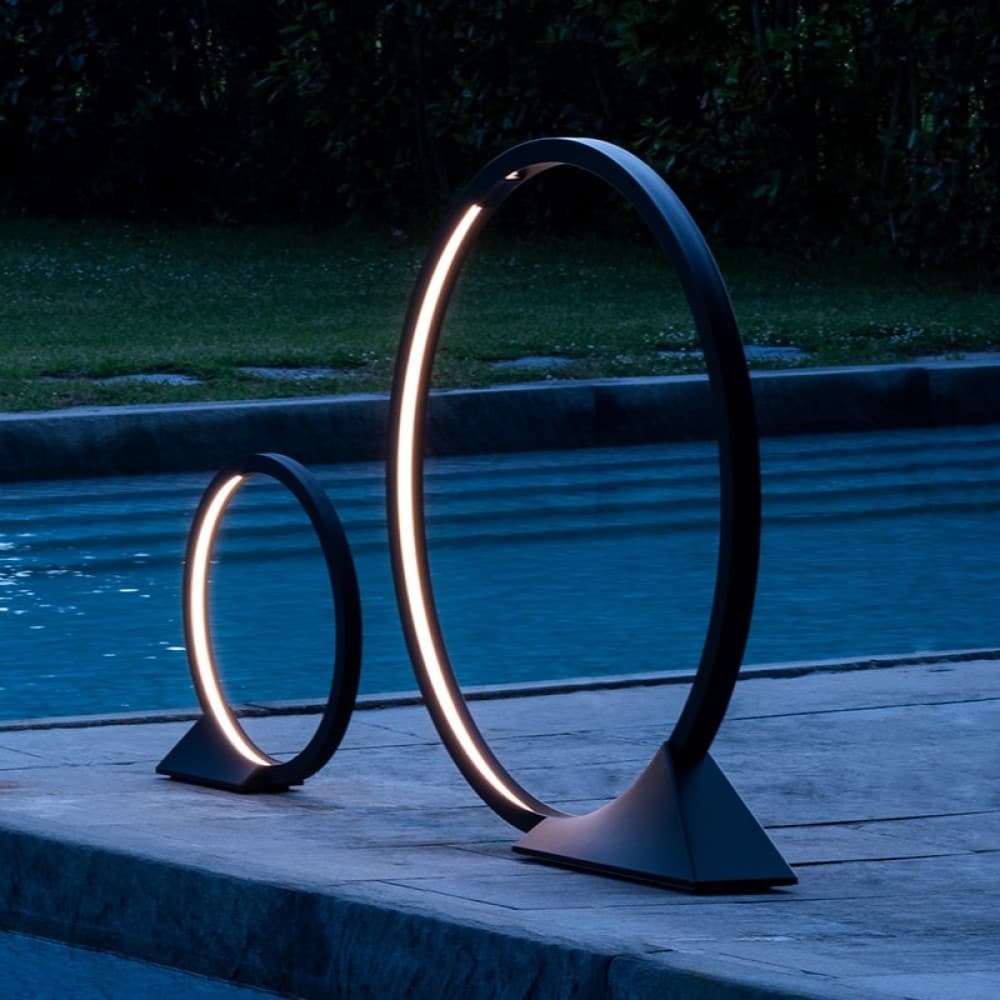 "O" 150 Outdoor Floor Lamp