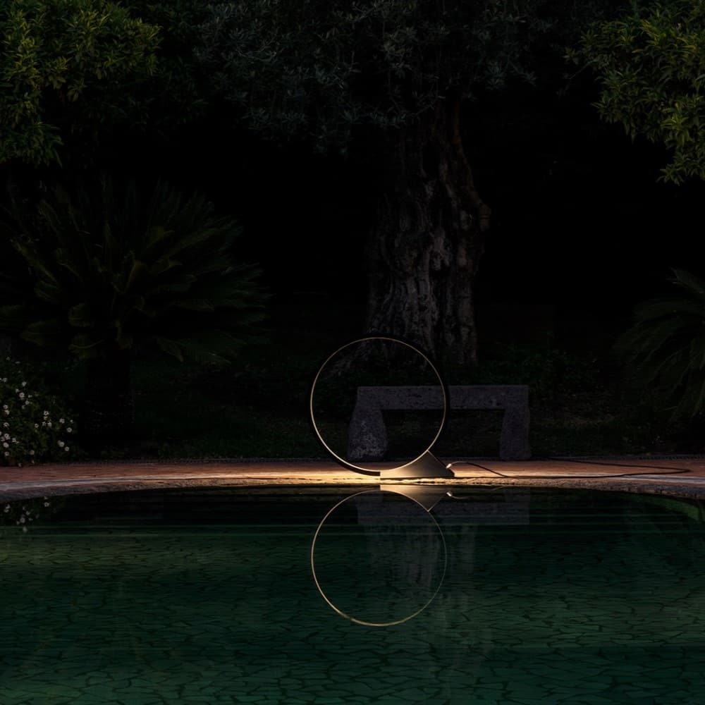 "O" 150 Outdoor Floor Lamp