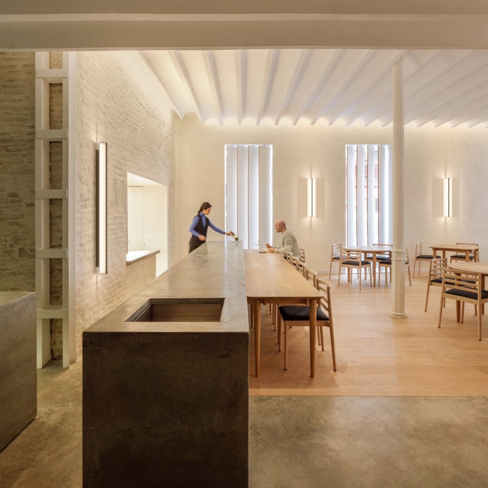 Vibia Kontur 6418 stenska svetilka | formasvetila.si