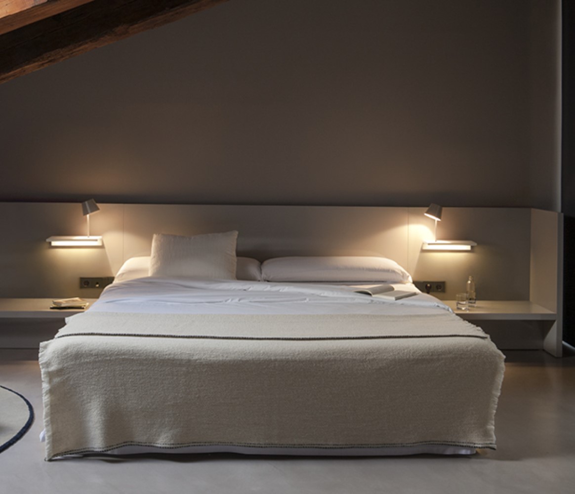 Vibia Suite 6045 stenska svetilka | formasvetila.si