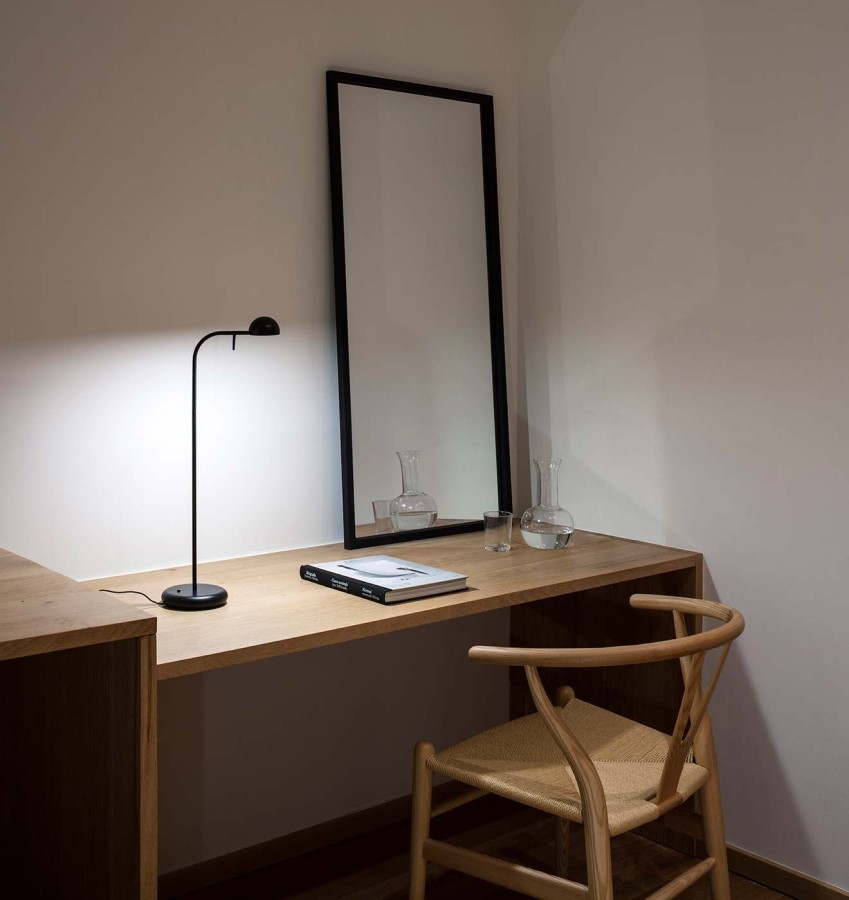 Vibia Pin 1650 namizna svetilka | formasvetila.si