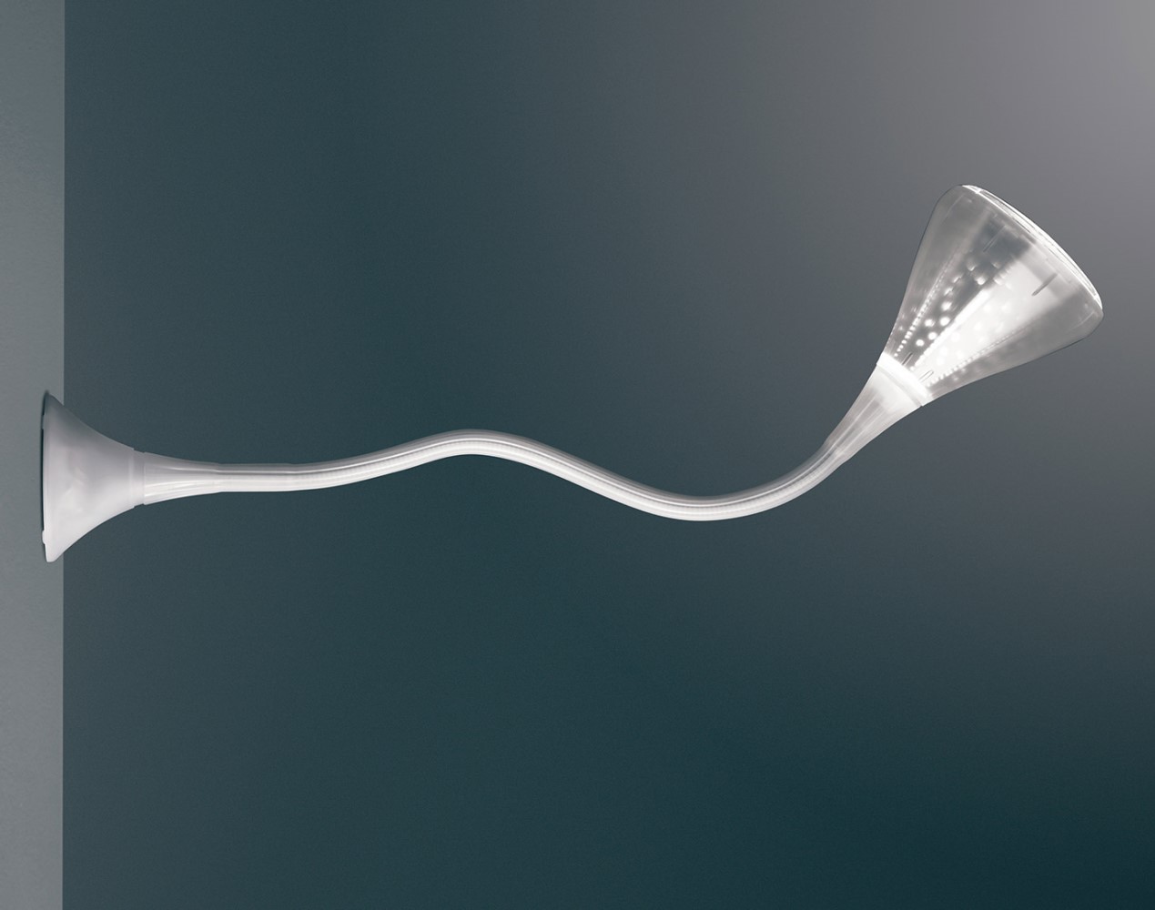 Artemide Pipe stenska svetilka | formasvetila.si
